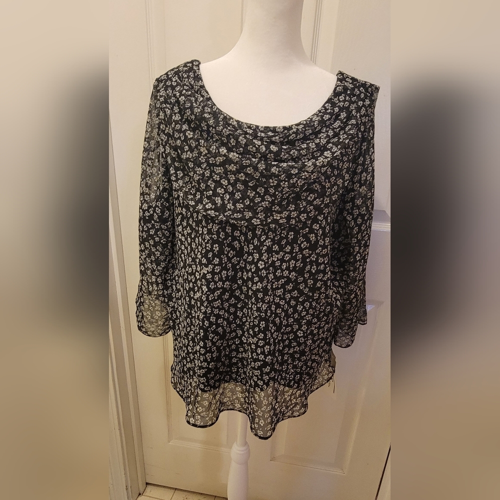 New with tag, women's 22W  J.B.S.LTD blouse, scoop neck, sheer with under tank. 